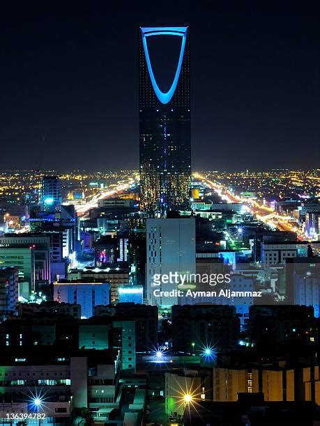 29 Riyadh At Night Kingdom Tower Stock Photos, High-Res Pictures, and ...