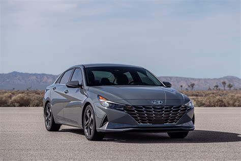 2021 Hyundai Elantra Hybrid looks striking in gray - Roadshow