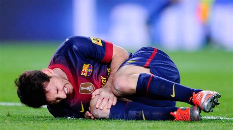 Se lesiona Messi rodilla en Barcelona - Astrolabio