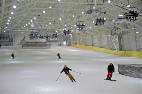 North America’s first indoor ski slope opens in Meadowlands mega mall