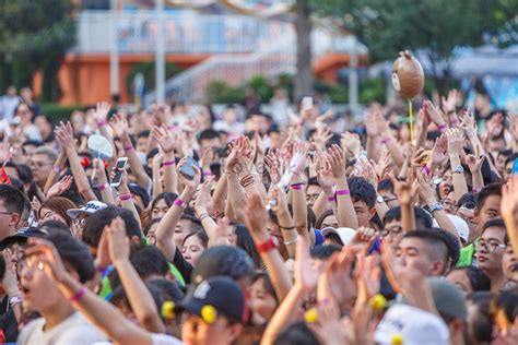 A Crowd Waving His Hands Picture And HD Photos | Free Download On Lovepik