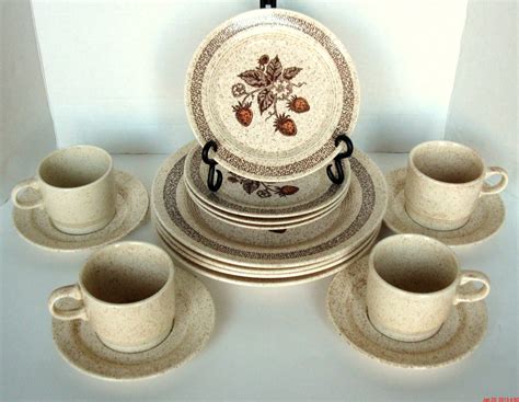 HOMER LAUGHLIN Stoneware Dinnerware set 16 Pcs, 4 Place Settings ...