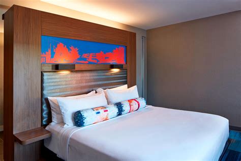 Hotel Rooms & Amenities | Aloft Seattle Redmond