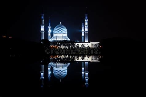 The Blue Mosque View during Night Time with Reflection in the Lake ...