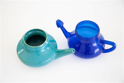 How and Why to Neti Pot (Plus DIY Neti Pot Solution Recipe) | Wholefully