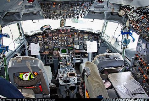 Boeing 727 Cockpit