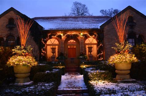 12 Best Outdoor Christmas Lights Displays for Your Yard