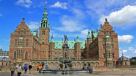 Frederiksborg Castle and The Museum of National History | VisitDenmark