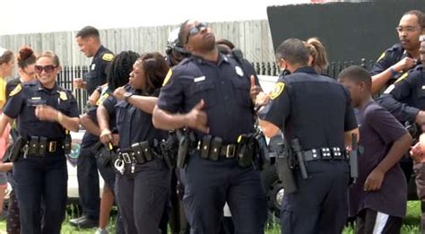 Houston police debut their Running Man Challenge | abc13.com