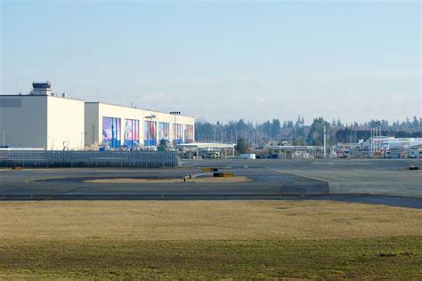 Everett airport will be served by at least three airlines - Curbed Seattle