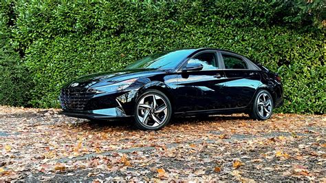 Review update: 2021 Hyundai Elantra Hybrid gets 50 MPG, in a look loud ...