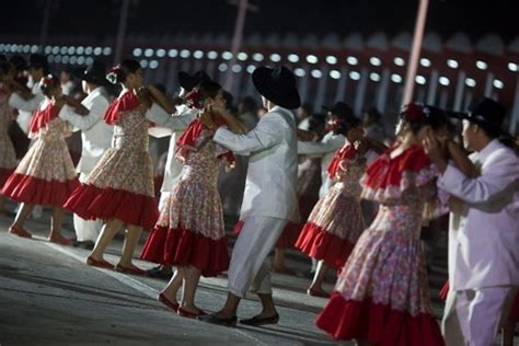 Traditional Venezuelan Clothing - Venezuela