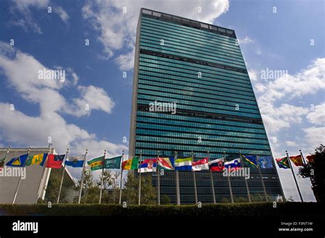 Building of the United Nations Headquarters in Lower Midtown. Between ...