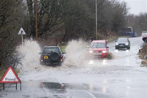 Edinburgh weather LIVE: Heavy rain and winds as Storm Kathleen sparks ...