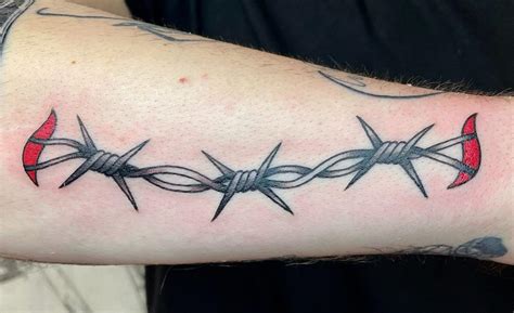 95 Captivating Barbed Wire Tattoos That Won’t Fail To Impress You!