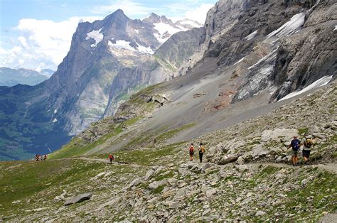 Auf dem Eigertrail von der Station Eigergletscher nach Alpiglen ...