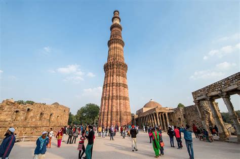 7 Famous Historical Monuments in Delhi for History Buffs – Swan Tours