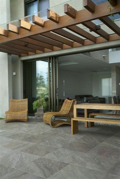 Pin by Paola on Jardín | Patio design, Exterior remodel, House exterior