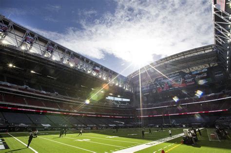 NRG Stadium roof open for Texans-Patriots