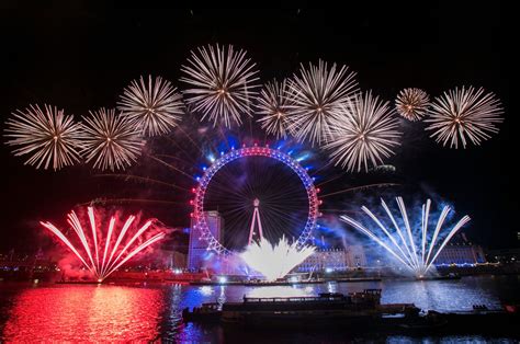 Stunning pictures from London's New Year's Eve fireworks display ...