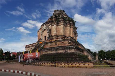 Wat Chedi Luang: Explore Chiang Mai’s Historic Jewel