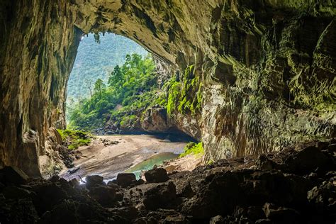 How to explore the world's largest cave, Hang Son Doong, in Vietnam ...