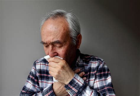 Early signs and symptoms of COPD and when to see a doctor