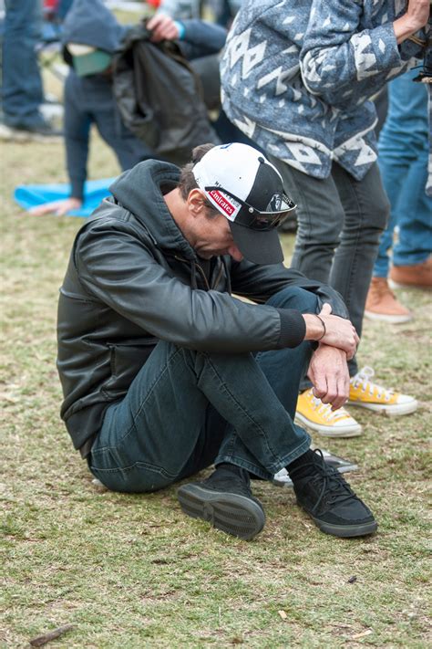 Heartbreaking Photos of Crushed Collingwood Fans - VICE