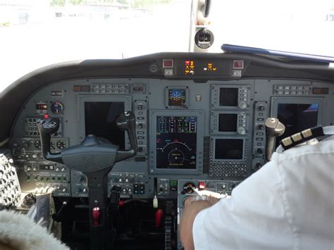 Cessna Citation CJ3 HB-VWB cockpit | NewbieRunner | Flickr