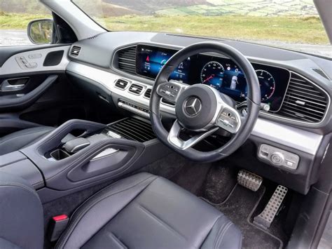 Mercedes-Benz GLE 300d Diesel Review - Changing Lanes