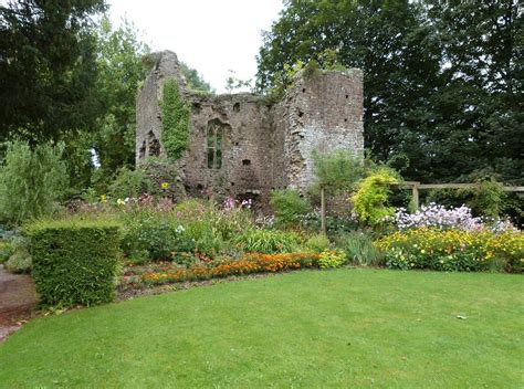 Ruins of Old Tiverton Castle © Derek Voller cc-by-sa/2.0 :: Geograph ...