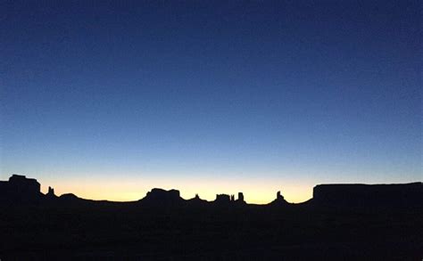 How to See the Best Monument Valley Sunrise in 2024 for a Stunning ...