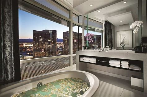 10 Best Las Vegas Hotels with In-Room Jacuzzi Tubs in 2022