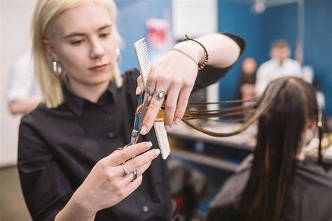 Cosmetology Schools in Phoenix, AZ – Trade Schools Near You