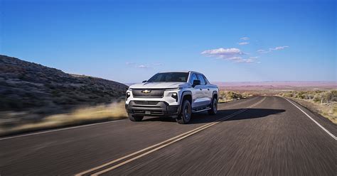 Fleet-focused Chevy Silverado EV to debut with 450-mile dimension ...