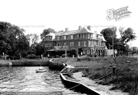 Photo of Oulton Broad, Wherry Hotel c.1939 - Francis Frith