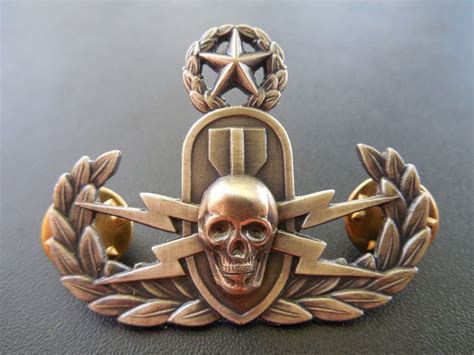 Explosive Ordnance Master Skull Badge EOD Bomb Disposal Crab Insignia ...