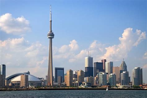 By Bus in Toronto | TheList.Travel