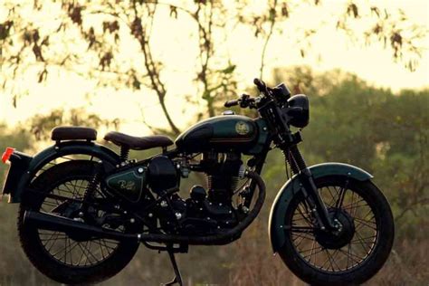 Modified Royal Enfield Bullet 350 Dons True Retro Classic Look