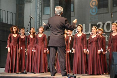 Tips and Benefits of Singing in a Choir | Lessonface