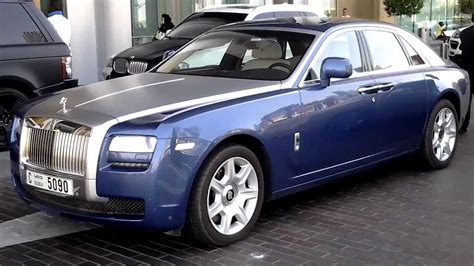 Blue silver Rolls Royce Ghost parking at Dubai Mall Valet Parking ...