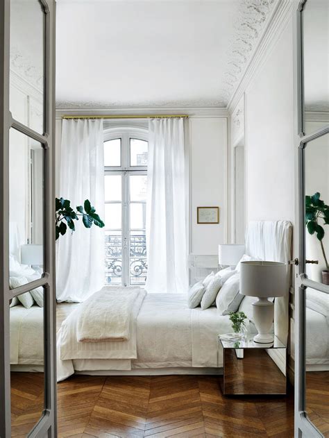 20 Dreamy Parisian Bedroom Decorating Ideas