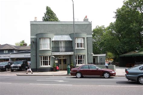 The Red Lion, Barnes © John Salmon :: Geograph Britain and Ireland