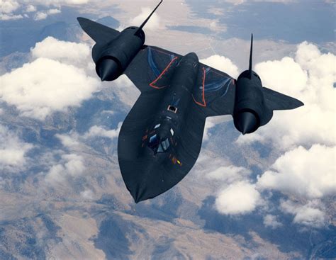 Alizul: LOCKHEED SR-71 BLACKBIRD: THE FASTEST PLANE ON EARTH