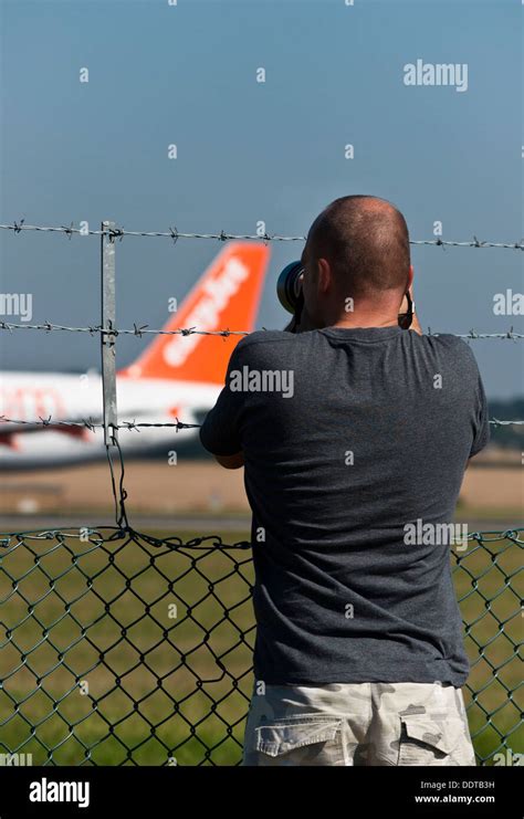 Plane spotters hi-res stock photography and images - Alamy