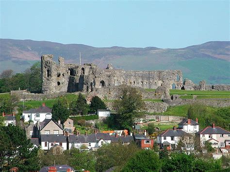 Denbigh Castle, Denbighshire, Northeast Wales | United Kingdom ...