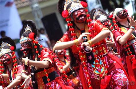 Tari Topeng/Mask Dance of Cirebon | Traditional Dances of Indonesia ...