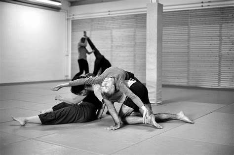 Contact Improvisation (CI) – all you need to know about this dance form