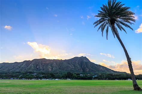 Diamond Head At Sunrise Oahu Hawaii Stock Photo - Download Image Now ...