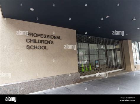 entrée à l'école professionnelle pour enfants, une école privée ...